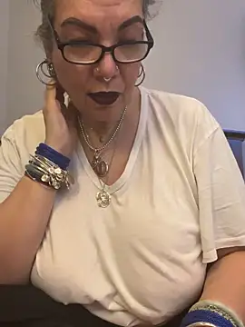 dieseldame1313 online show from January 19, 11:32 pm