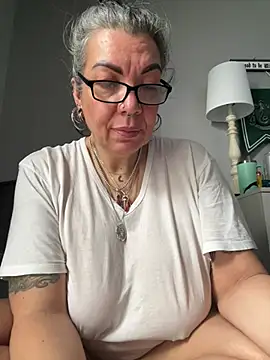 dieseldame1313 online show from January 21, 3:54 pm