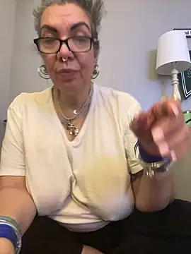 dieseldame1313 online show from January 22, 11:43 pm