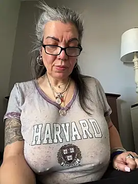 dieseldame1313 online show from January 25, 6:35 pm