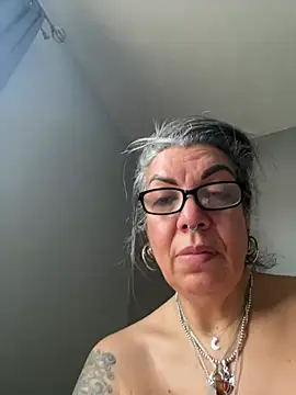 dieseldame1313 online show from January 27, 9:55 pm