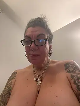 dieseldame1313 online show from February 11, 4:55 am