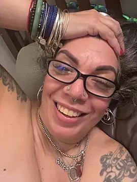 dieseldame1313 online show from February 11, 8:05 am