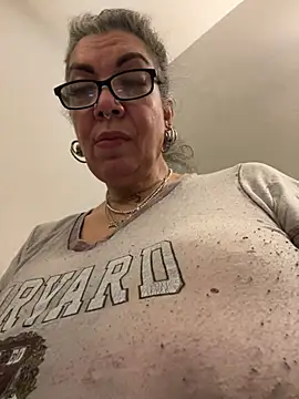 dieseldame1313 online show from February 13, 1:40 am