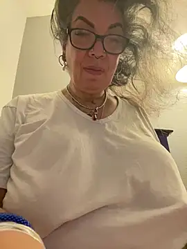 dieseldame1313 online show from March 4, 8:46 am