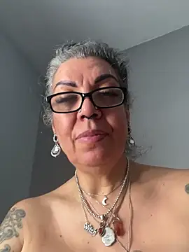 dieseldame1313 online show from March 10, 8:34 pm