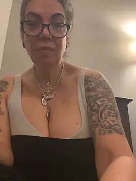 dieseldame1313 online show from March 23, 1:20 am