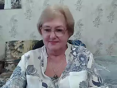 Snapshot of Renata62011 chatting on November 6, 12:17 pm Renata62011 online show from November 6, 12:17 pm