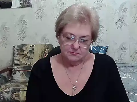 Snapshot of Renata62011 chatting on November 18, 4:22 pm Renata62011 online show from November 18, 4:22 pm