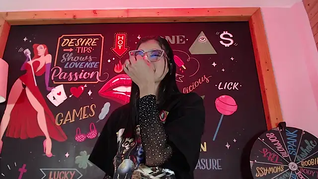 Lola Pierce online show from November 11, 12:05 pm