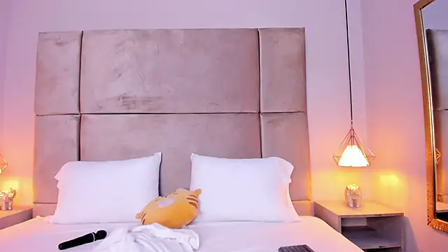 isabel sofiaa online show from September 21, 3:41 am