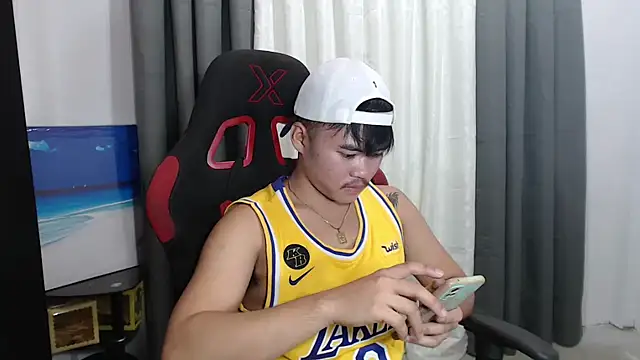 hot emman online show from September 18, 8:27 am