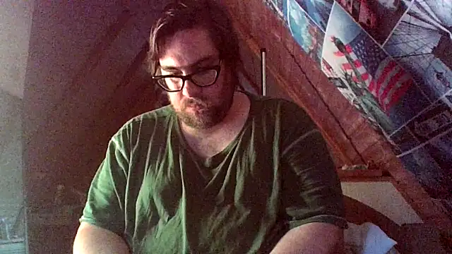 Snapshot of chubbyDavid1998 chatting on October 29, 1:35 pm chubbyDavid1998 online show from October 29, 1:35 pm