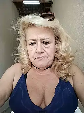 Snapshot of Belladama61 chatting on September 16, 11:22 am Belladama61 online show from September 16, 11:22 am