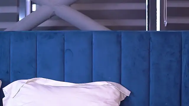 Snapshot of MillaSerene chatting on October 6, 5:49 am MillaSerene online show from October 6, 5:49 am