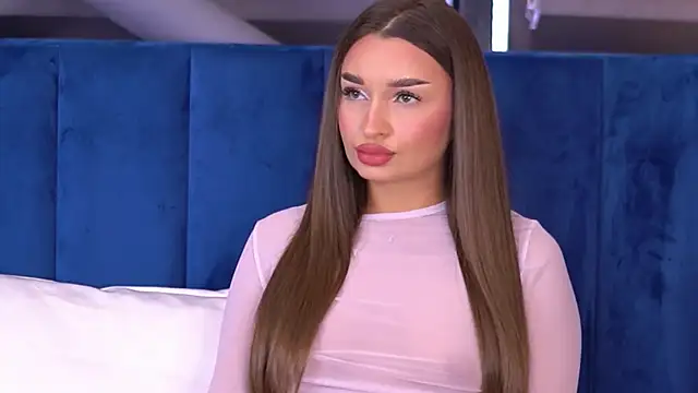 Snapshot of MillaSerene chatting on October 9, 6:33 am MillaSerene online show from October 9, 6:33 am