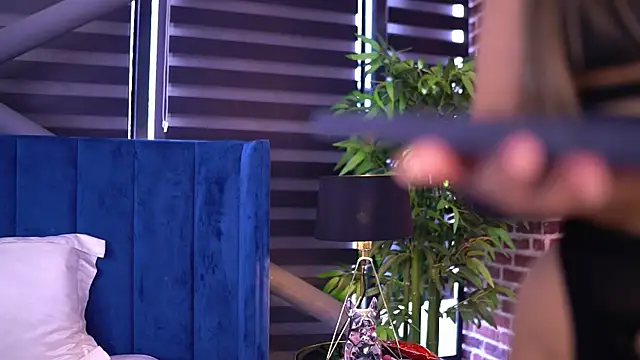 Snapshot of MillaSerene chatting on October 10, 6:34 am MillaSerene online show from October 10, 6:34 am