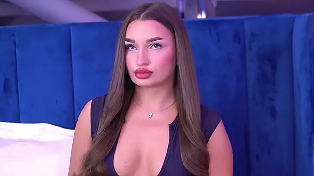 Snapshot of MillaSerene chatting on October 18, 4:26 am MillaSerene online show from October 18, 4:26 am