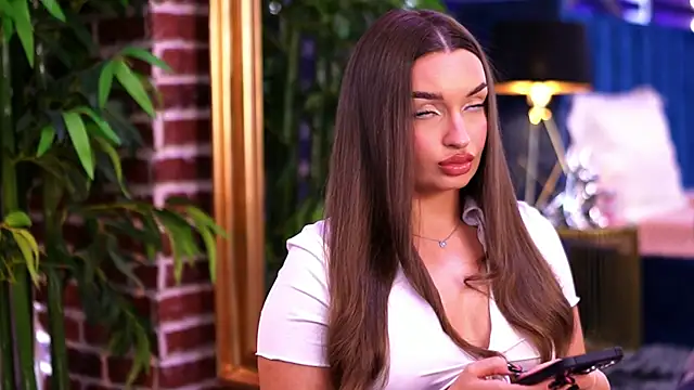 Snapshot of MillaSerene chatting on November 22, 7:29 am MillaSerene online show from November 22, 7:29 am