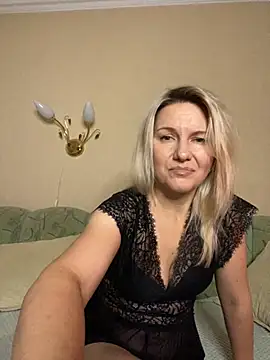 AliceSwan4011 online show from October 17, 3:53 am