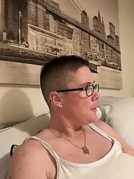 voluptuous-minx online show from December 16, 4:45 pm