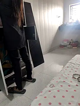 Snapshot of Radhika_01 chatting on November 13, 4:33 am Radhika 01 online show from November 13, 4:33 am