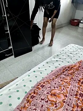 Snapshot of Radhika_01 chatting on December 5, 4:21 am Radhika 01 online show from December 5, 4:21 am