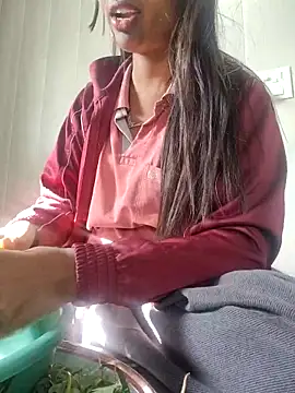 Snapshot of Radhika_01 chatting on December 16, 5:01 am Radhika 01 online show from December 16, 5:01 am