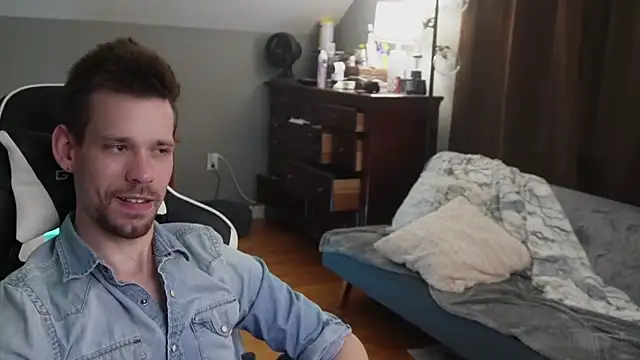 Snapshot of RomanPleaser chatting on December 20, 10:44 am RomanPleaser online show from December 20, 10:44 am