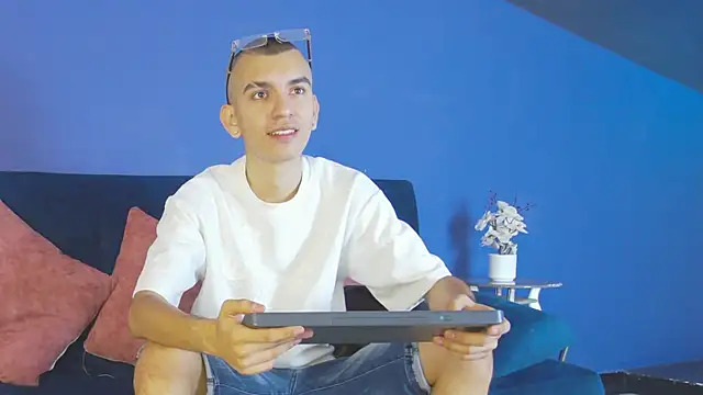 RowanCley online show from October 2, 12:56 pm