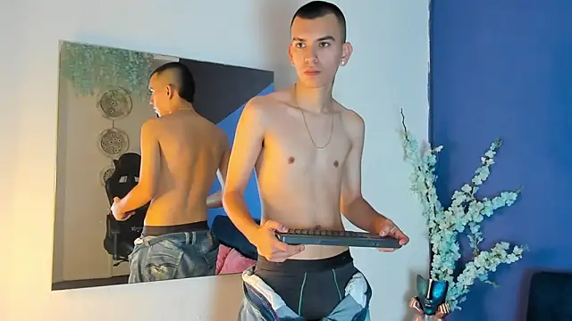 RowanCley online show from November 20, 12:16 pm