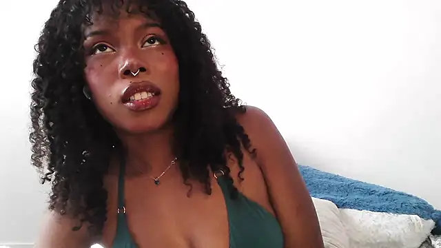 Snapshot of SparklingSoleil chatting on September 29, 6:35 pm SparklingSoleil online show from September 29, 6:35 pm