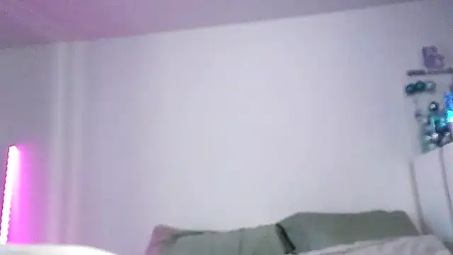 Snapshot of SparklingSoleil chatting on December 14, 8:13 pm SparklingSoleil online show from December 14, 8:13 pm