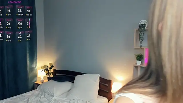 Snapshot of IsaVesco chatting on September 28, 7:19 pm IsaVesco online show from September 28, 7:19 pm