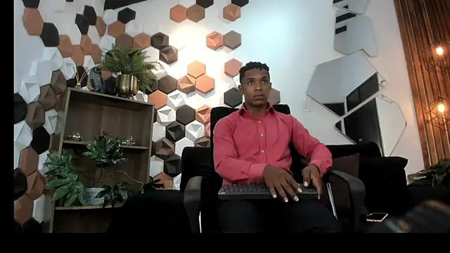 ItaloMoore online show from October 6, 11:51 am