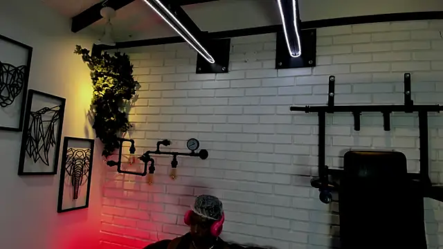 ItaloMoore online show from October 20, 11:21 am