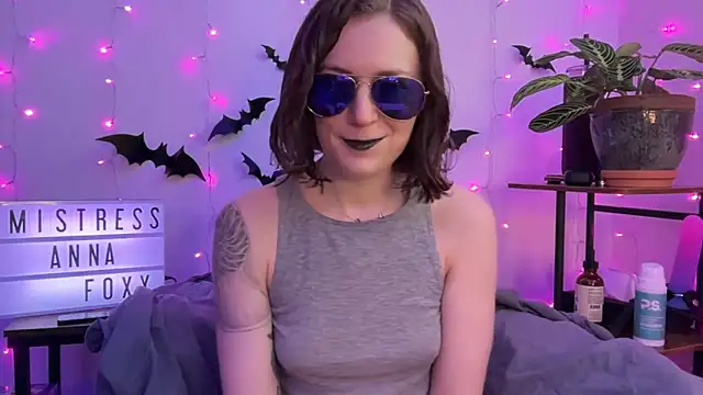 mistressannafoxx online show from November 4, 6:18 pm