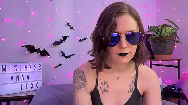 mistressannafoxx online show from November 7, 9:37 pm