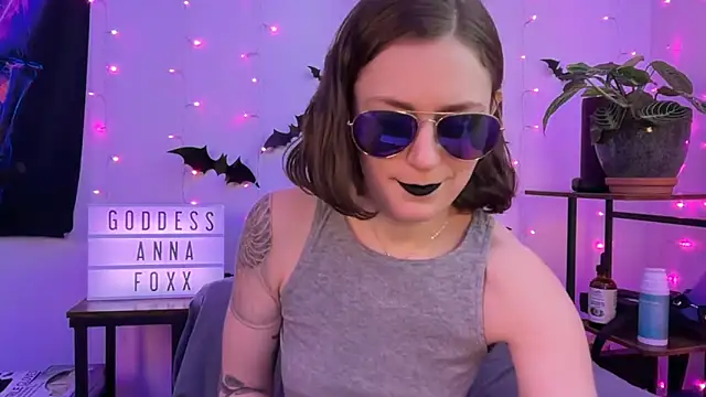 mistressannafoxx online show from November 18, 10:14 pm