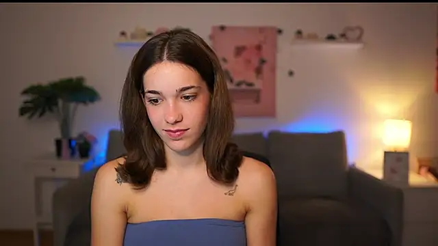 kissie cat online show from October 13, 1:11 pm