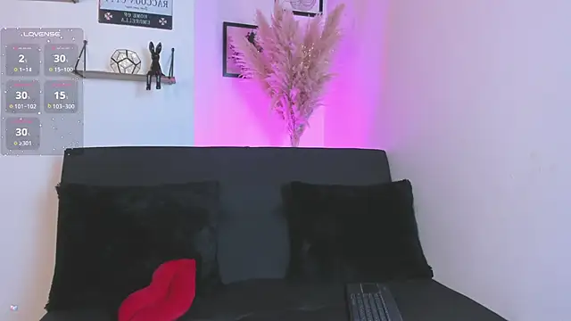 Snapshot of samarahanss chatting on November 8, 4:18 pm samarahanss online show from November 8, 4:18 pm