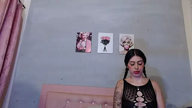 Olivia Spear online show from September 17, 1:46 pm