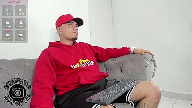 OwenStonne  online show from October 6, 3:37 am