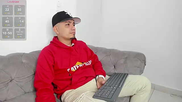 OwenStonne  online show from October 12, 4:22 am