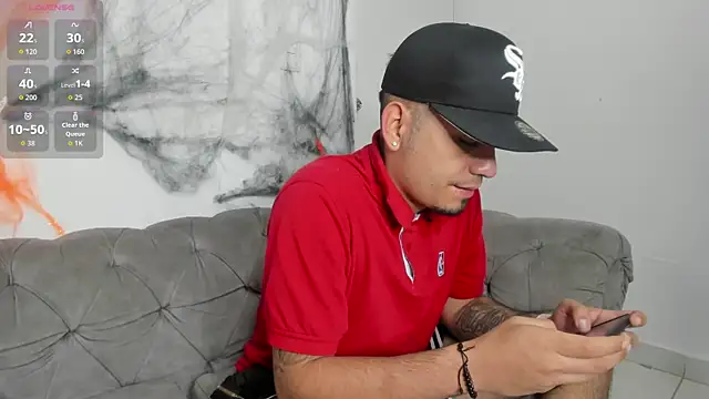 OwenStonne  online show from October 18, 4:04 am