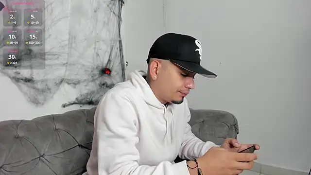 OwenStonne  online show from October 21, 4:13 am