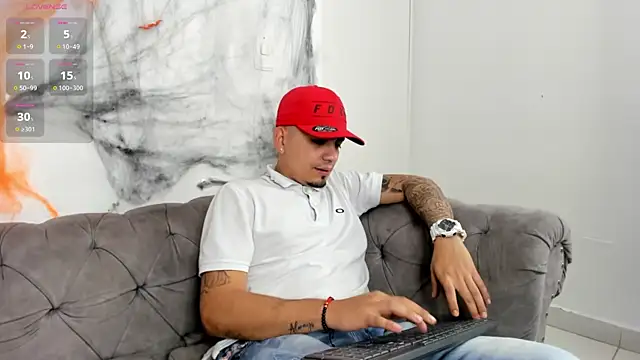 OwenStonne  online show from November 3, 4:03 am