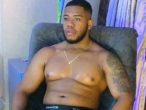 Snapshot of BenjaminCol_ chatting on October 12, 12:42 am BenjaminCol online show from October 12, 12:42 am