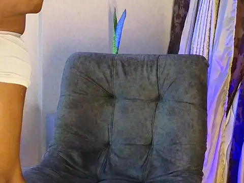 Snapshot of BenjaminCol_ chatting on October 13, 10:32 pm BenjaminCol online show from October 13, 10:32 pm