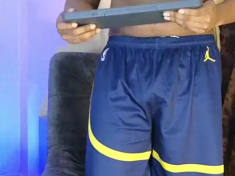 Snapshot of BenjaminCol_ chatting on November 5, 8:36 am BenjaminCol online show from November 5, 8:36 am